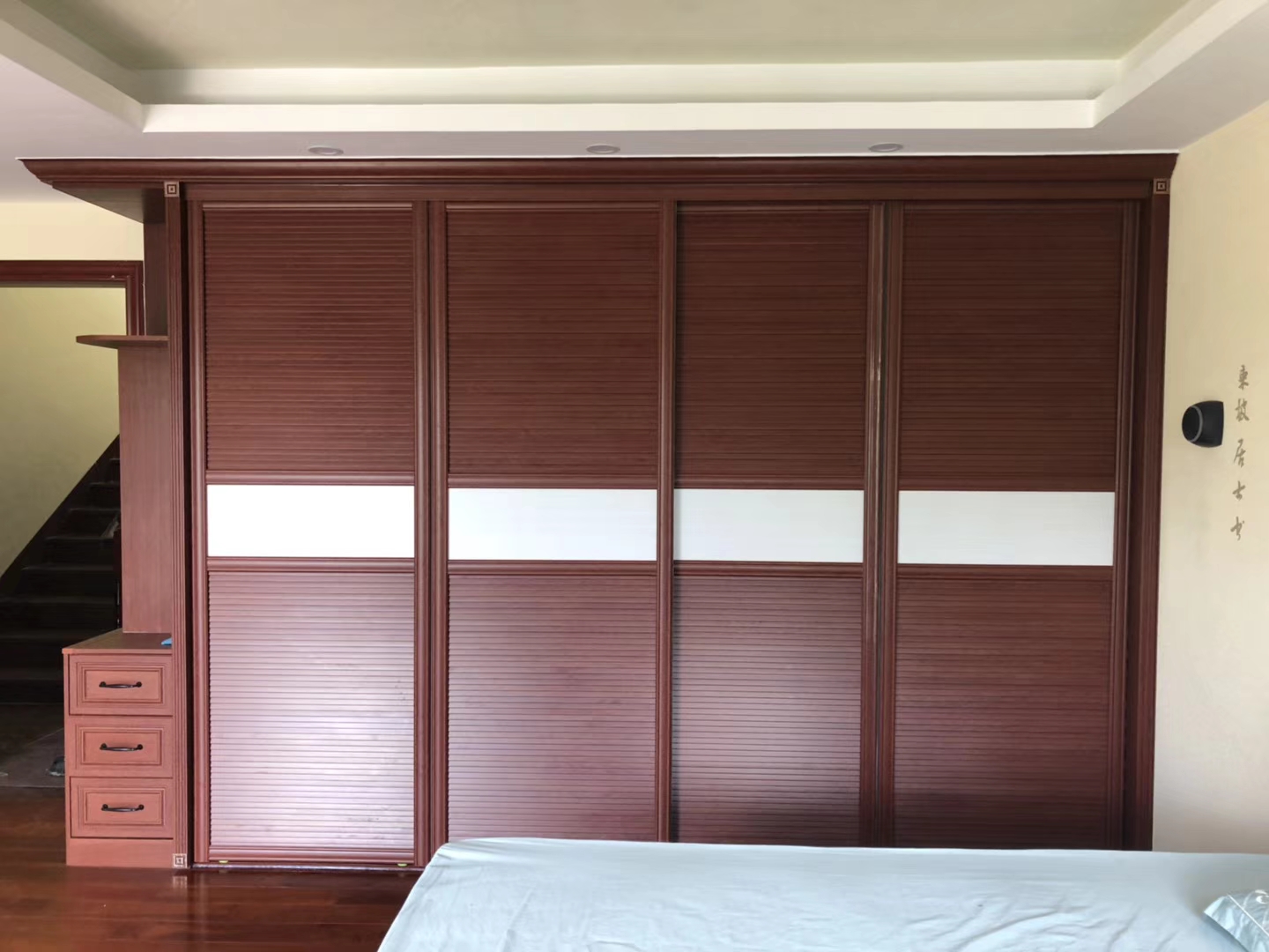 全鋁衣柜-03（風格：中式；顏色：紅橡）